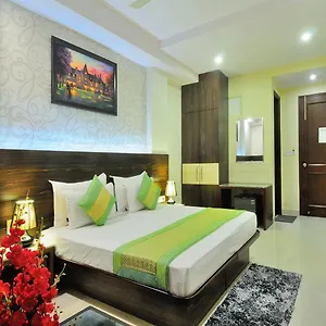 Hotel Sky Rich International - Just A Min Walk From Karol Bagh Metro Station **** Дели